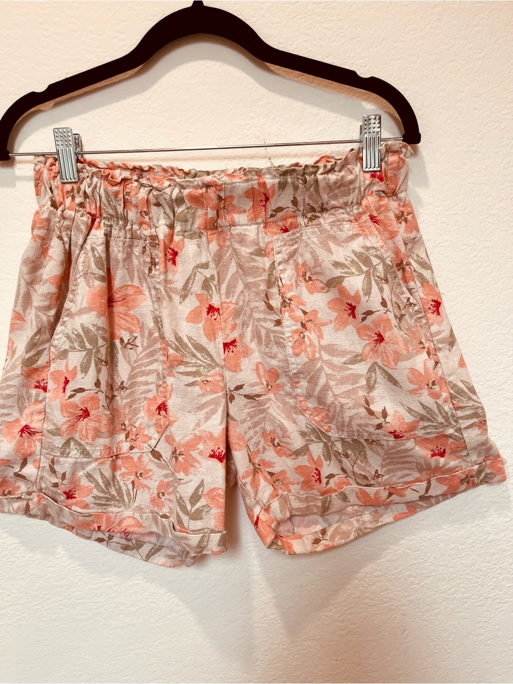 Briggs Casual Linen   Blend  Peach Floral High-Waist Shorts